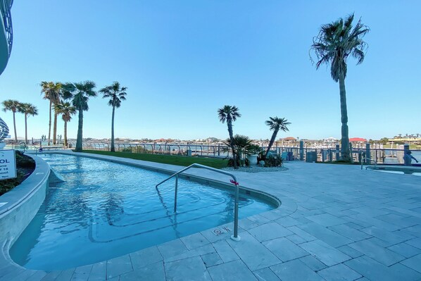 Alberca techada y alberca climatizada