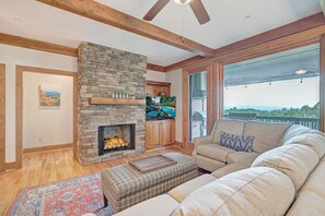 Interior - Chalakee Lodge CJ-2- Mountain View, Gated Resort, Indoor/Outdoor Pools & Hot Tub (Boone)
