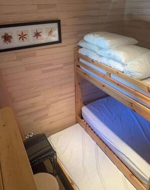 2 habitaciones, tabla de planchar con plancha y wifi