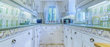 Fridge, microwave, oven, dishwasher