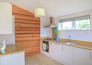 Fridge, oven, stovetop, dishwasher - 1 bedroom accommodation in Doncaster, South Yorkshire (Doncaster, South Yorkshire)