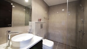 Standard-Apartment | Badezimmer