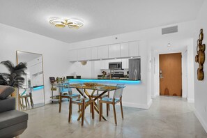 Dining - SF Zeus` Sanctuary Ocean View in Brickell Miami (Miami)