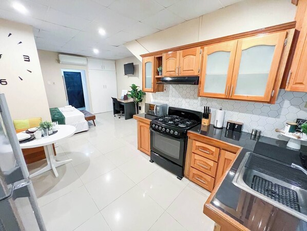 Fridge, microwave, oven, stovetop