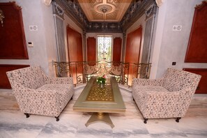 Lobby sitting area - THE WHITE PALACE RABAT (Rabat)