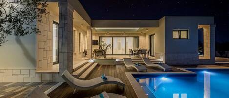 Et oppvarmet basseng