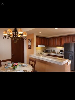 Fridge, microwave, dishwasher, coffee/tea maker - Mstr suite Playa Grande (5 star)  (Cabo San Lucas)