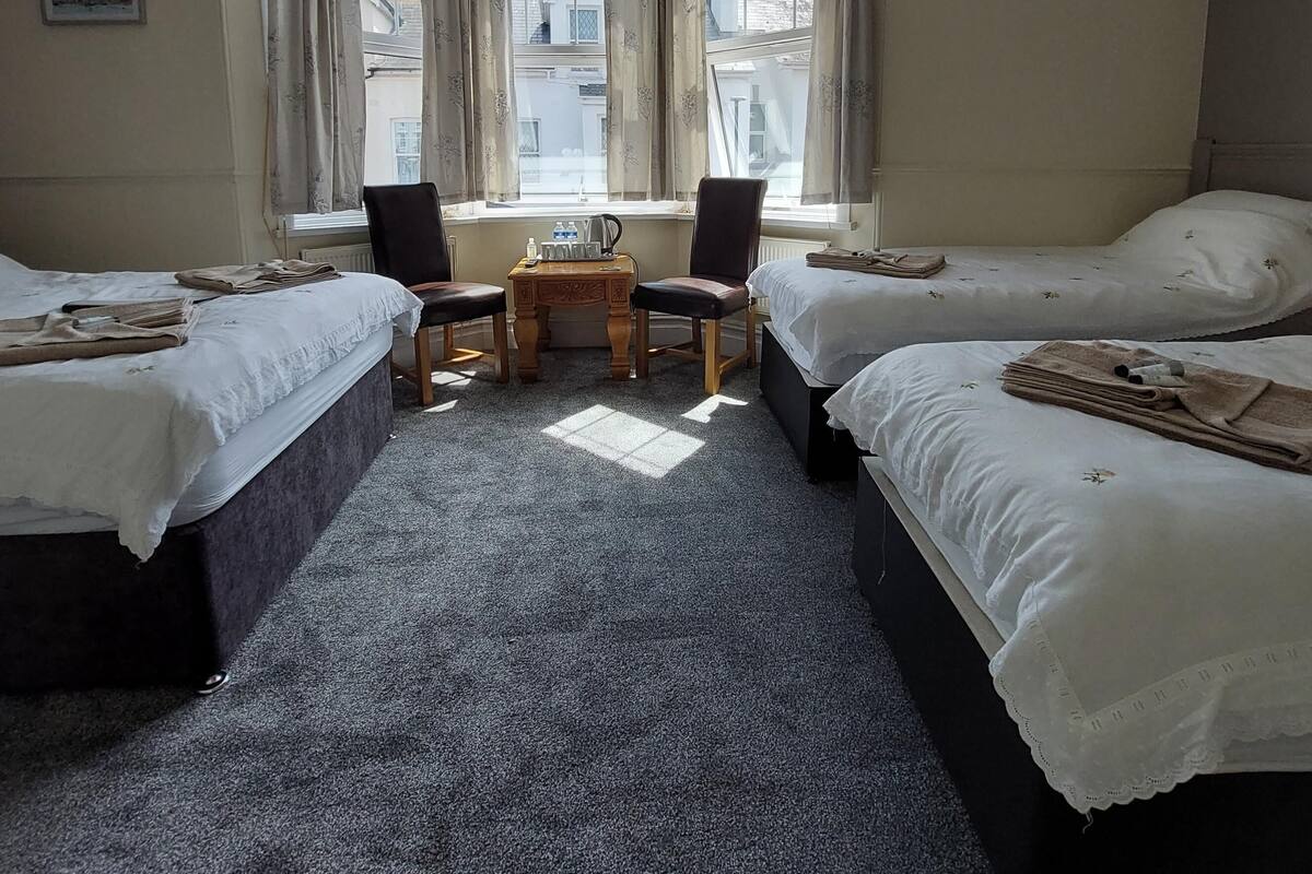 Iron/ironing board, free WiFi, bed sheets