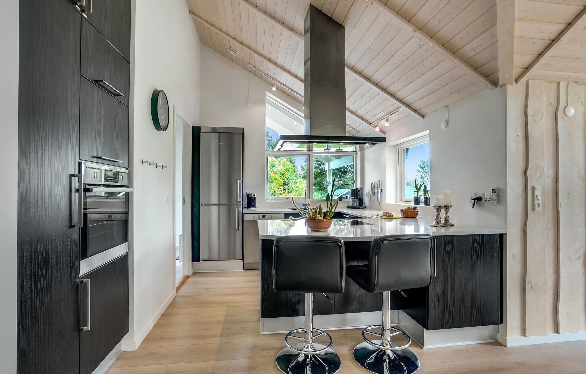 Fridge, stovetop, dishwasher, coffee/tea maker