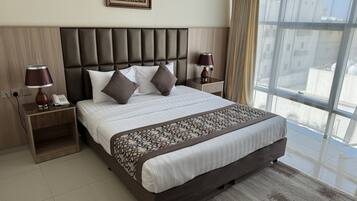 Escritorio, cortinas blackout, sistema de insonorización y wifi gratis