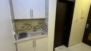 Refrigerador, microondas, cafetera/tetera, tetera/pava eléctrica