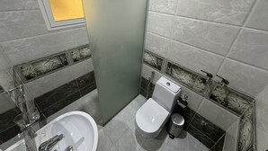 A modern bathroom with a toilet, bidet, and sink. - PRIMOTEL Suites Al Salamah (Jeddah)
