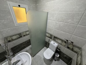 拖鞋、坐浴桶、毛巾