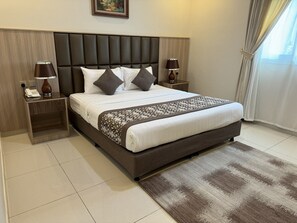 Desk, blackout curtains, soundproofing, free WiFi - PRIMOTEL Suites Al Salamah (Jeddah)