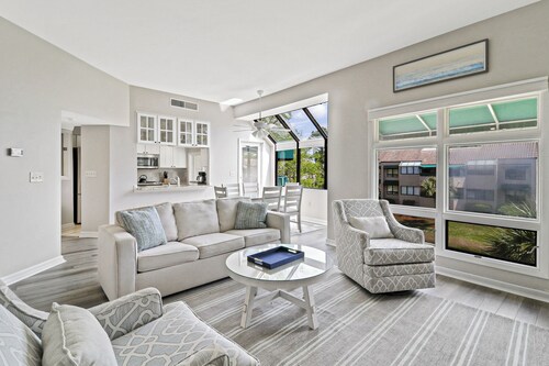 2 bedroom villa just steps to the pool with a fantastic lagoon view!