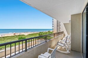 Property grounds - Nicely decorated & well maintained oceanfront condo +Free Attraction Tickets! (North Myrtle Beach)