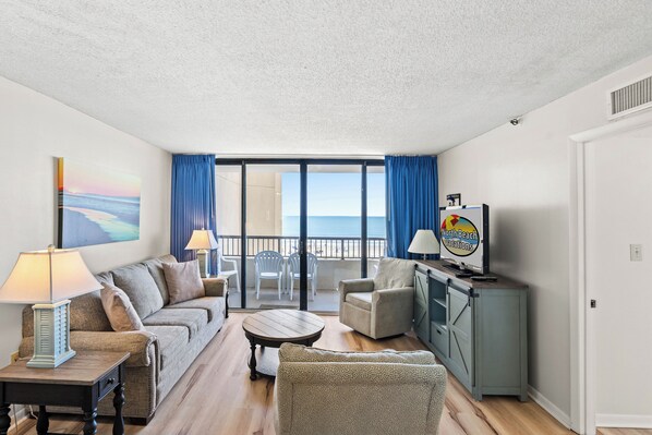 TV - Nicely decorated & well maintained oceanfront condo +Free Attraction Tickets! (North Myrtle Beach)
