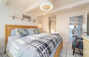 1 soverom, strykejern/-brett, wi-fi og sengetøy