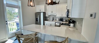 Kingfisher Cottage at Tannin - It's time for the Beach! Book Now!