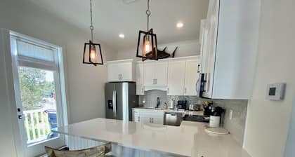 Kingfisher Cottage at Tannin - It's time for the Beach! Book Now!