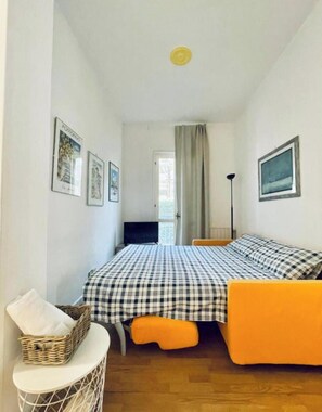 2 chambres, bureau, fer et planche à repasser, accès au Wi-Fi (inclus)