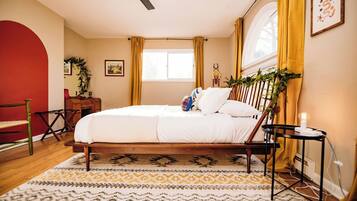 2 bedrooms, desk, iron/ironing board, travel cot