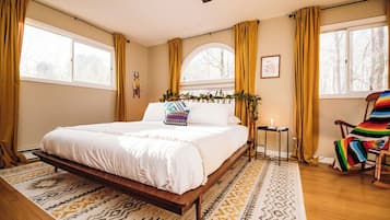 2 bedrooms, desk, iron/ironing board, travel crib