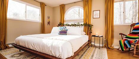 2 bedrooms, desk, iron/ironing board, travel cot