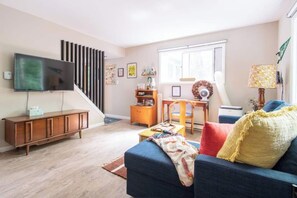 Smart TV, lareira, smart speakers, escritórios