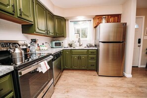 Fridge, microwave, oven, stovetop - Hot Cocoa Bar + 4 Season Porch w/Wood Stove (Coolbaugh Township)