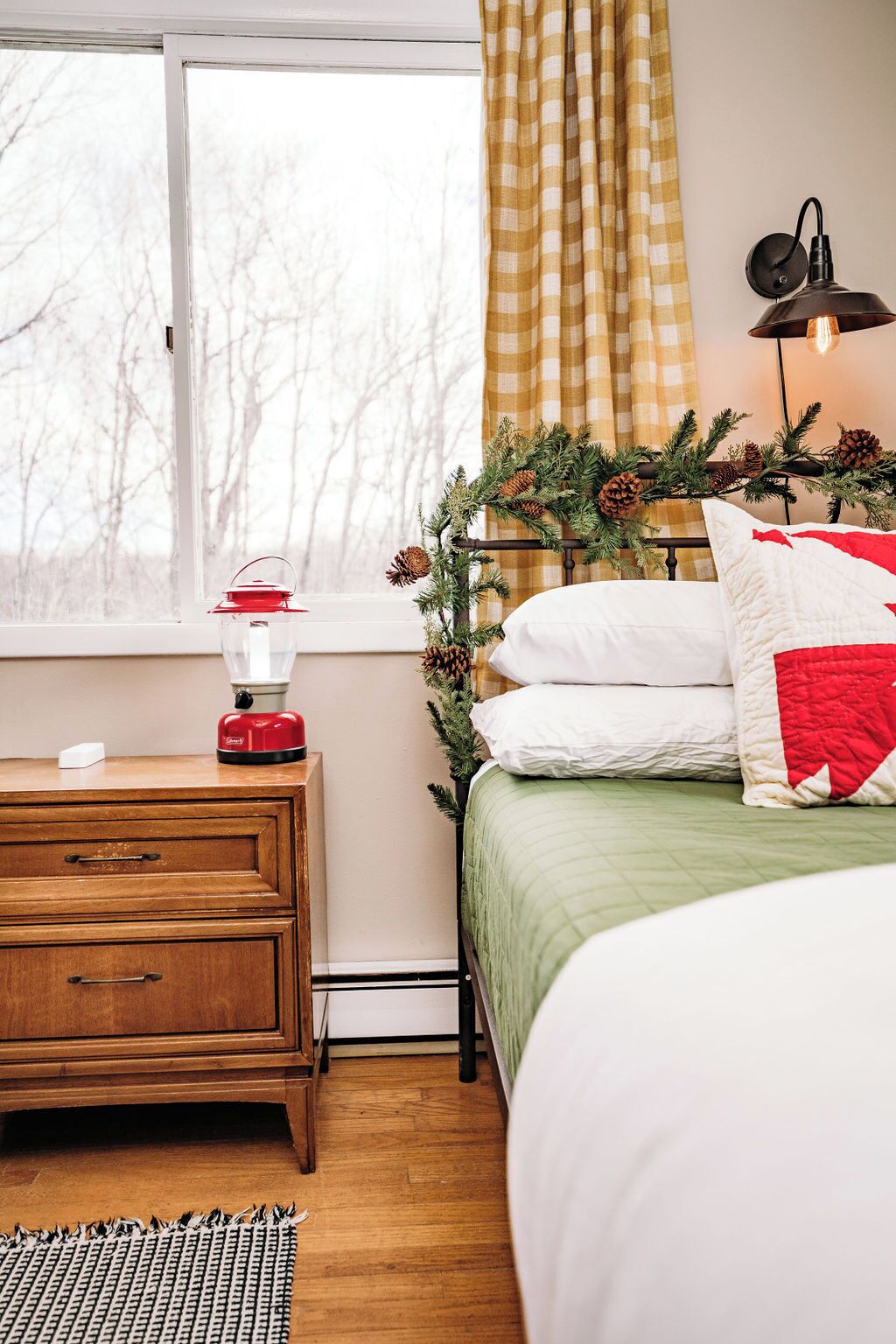 2 bedrooms, desk, iron/ironing board, travel cot