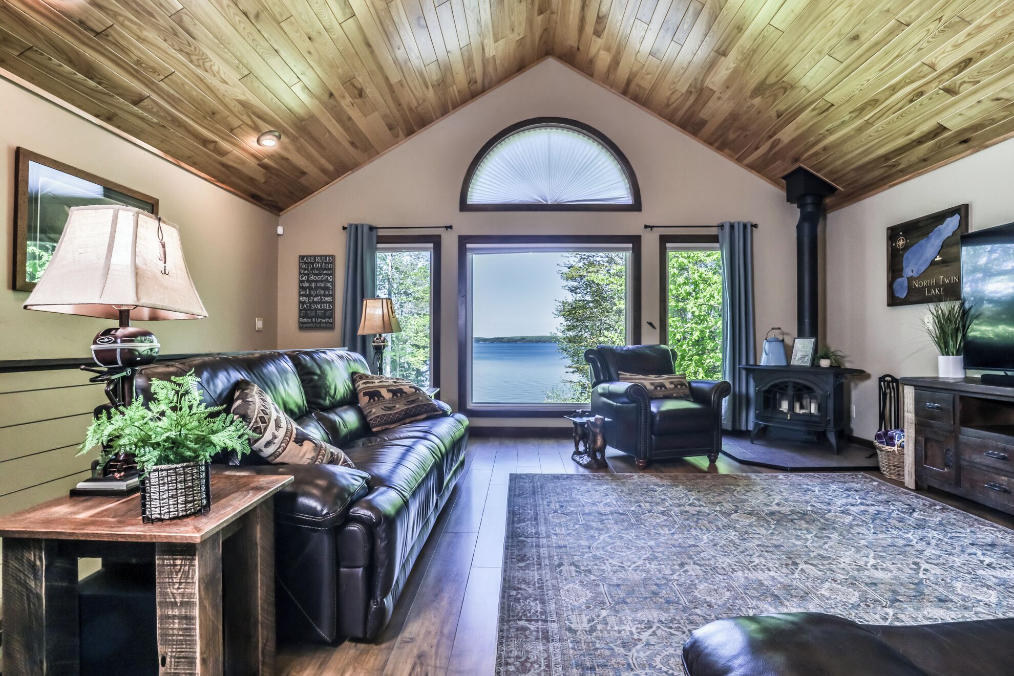 Smart TV, fireplace, DVD player