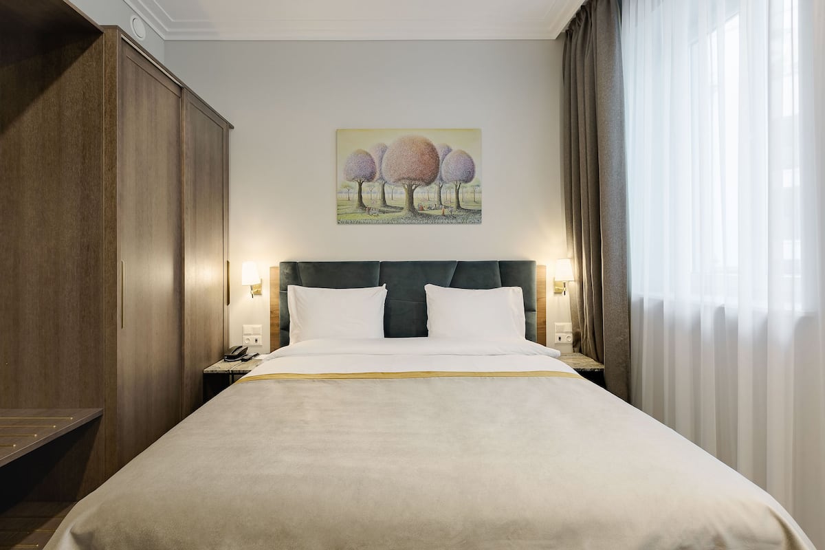 Junior Family Suite | 1 bedroom, hypo-allergenic bedding, minibar, in-room safe