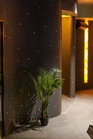 Un sauna, una bañera de hidromasaje, baño turco, tratamientos corporales