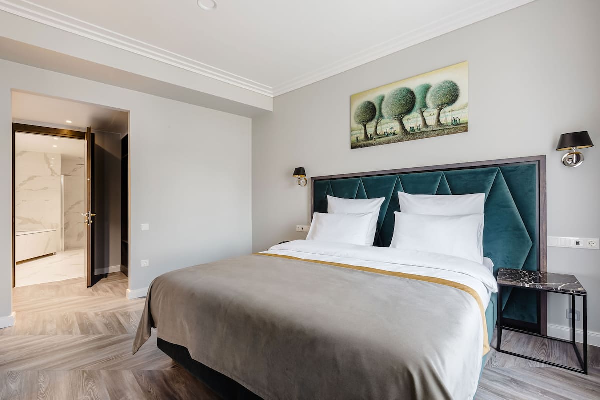Executive Room | 1 bedroom, hypo-allergenic bedding, minibar, in-room safe