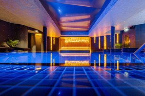 Sauna, tina de hidromasaje, baño de vapor y tratamientos corporales 
