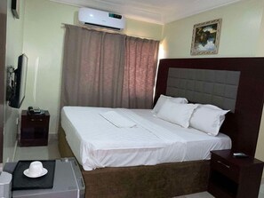 Standard Room | In-room safe, desk, laptop workspace, free WiFi - LIS HOTEL AND SUITES (Ilorin)