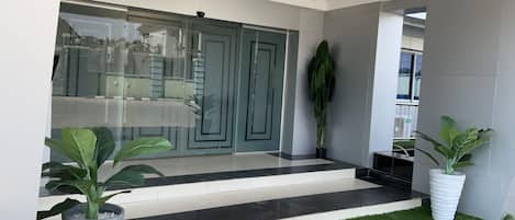 Depan hartanah