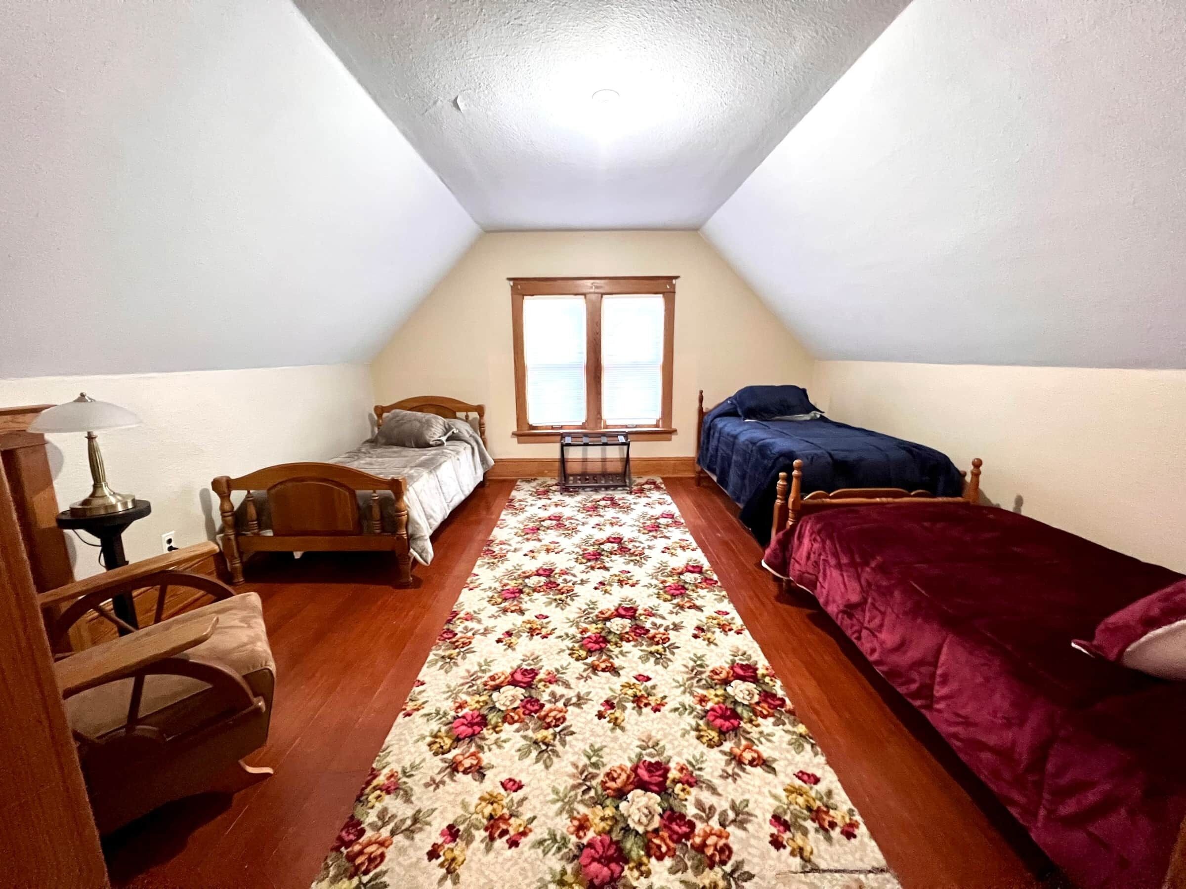 5 quartos, ferros/tábuas de passar roupa, Wi-Fi, roupa de cama