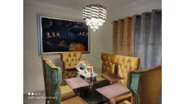 Dining - Confortable Espacio Residencial, 3 Hab. Wifi. A/C (Santo Domingo Este)