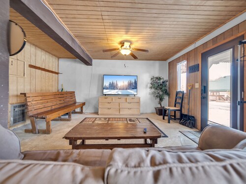 4 story condo - 100 yard walk to slopes on Sugar Mountain