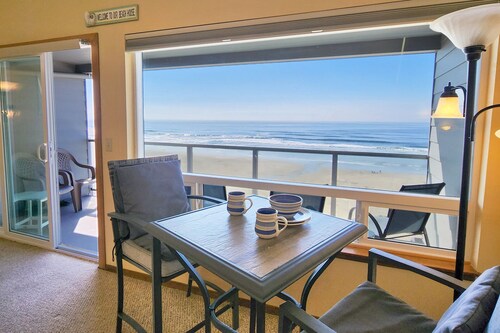 Nye Beach Ocean Front Condo! Walk to Everything! Spectacular Views!