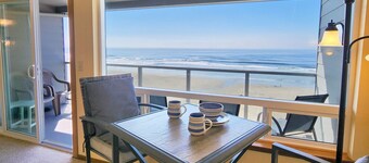 Nye Beach Ocean Front Condo! Walk to Everything! Spectacular Views!