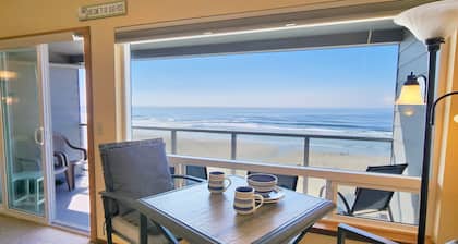Nye Beach Ocean Front Condo! Walk to Everything! Spectacular Views!