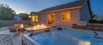 Mountainside View Firepit & Hot Tub near Broadmoor