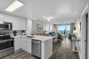 Refrigerador, microondas, horno, placa de cocina