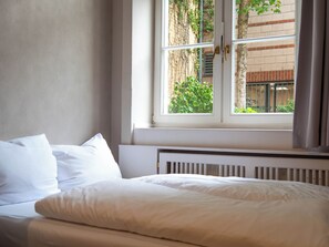 Couette en duvet d'oie, coffres-forts dans les chambres, bureau