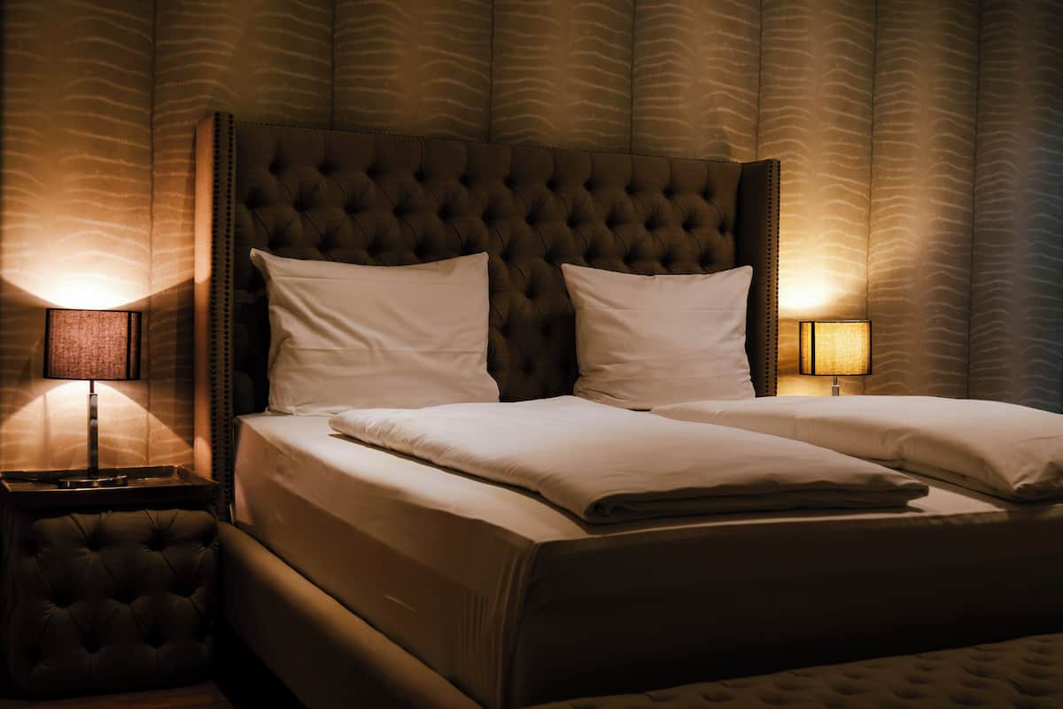 Carl Suites Deluxe | 1 bedroom, down comforters, in-room safe, desk