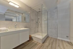 Carl Suites Premium