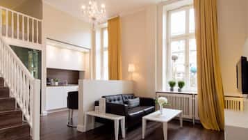 Carl Suites fuer 1 Person | Down duvets, in-room safe, desk, blackout curtains